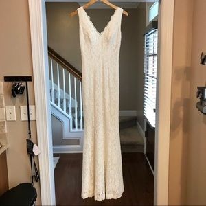 David’s Bridal DB Studio Size 6 lace wedding dress